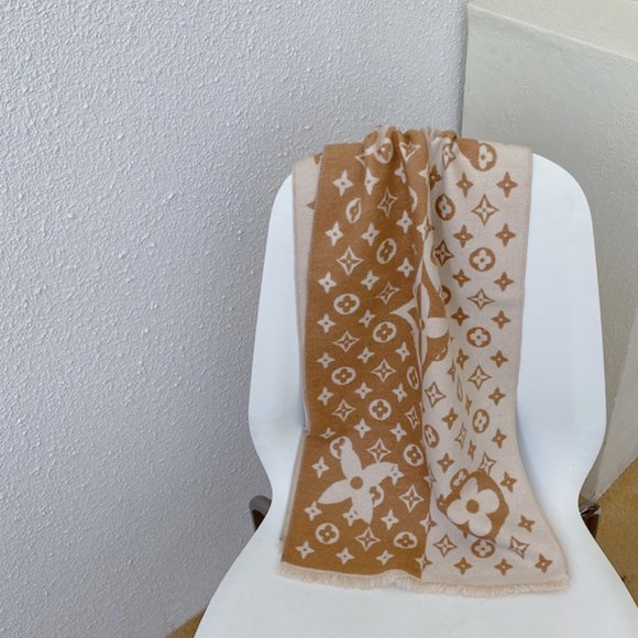 Logomania Warm Hearts logo scarf - Picture 6 of 6